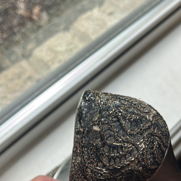 Vintage Bruno Magli pumps. Some wear on heels and the back of one of the shoes. - Picture 6 of 6